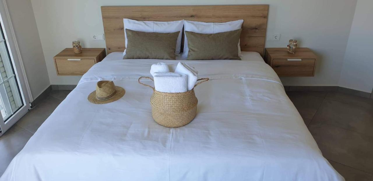 Villa Eleni Greece - Wonderful Sea View Studios Nea Roda Buitenkant foto