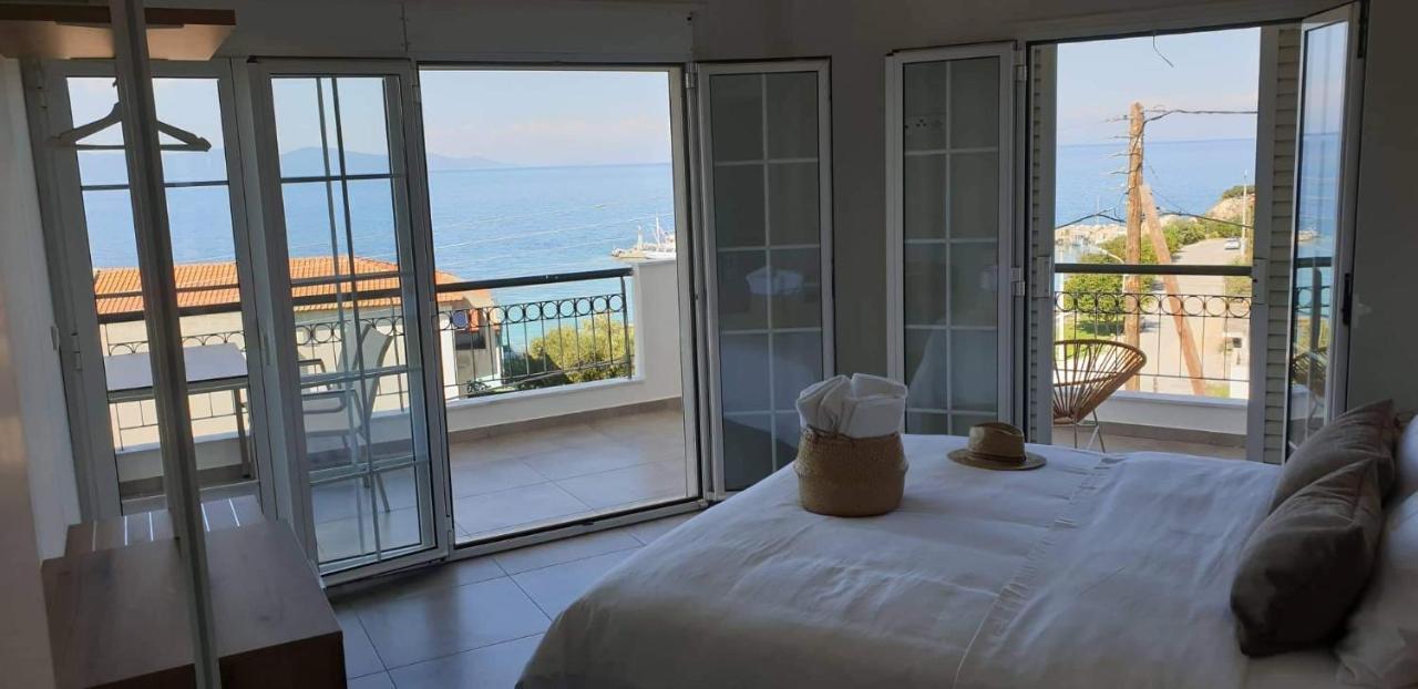 Villa Eleni Greece - Wonderful Sea View Studios Nea Roda Buitenkant foto