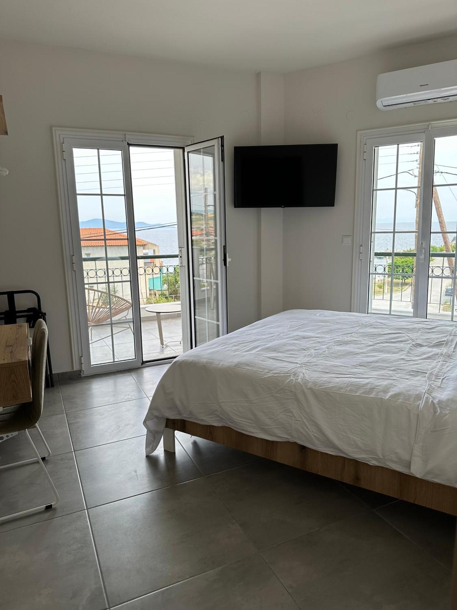 Villa Eleni Greece - Wonderful Sea View Studios Nea Roda Buitenkant foto