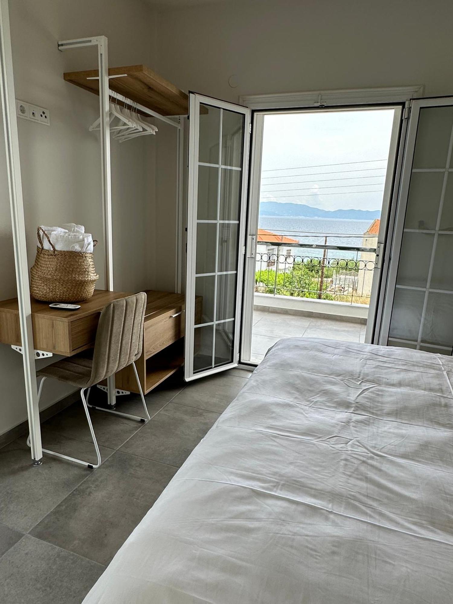 Villa Eleni Greece - Wonderful Sea View Studios Nea Roda Buitenkant foto