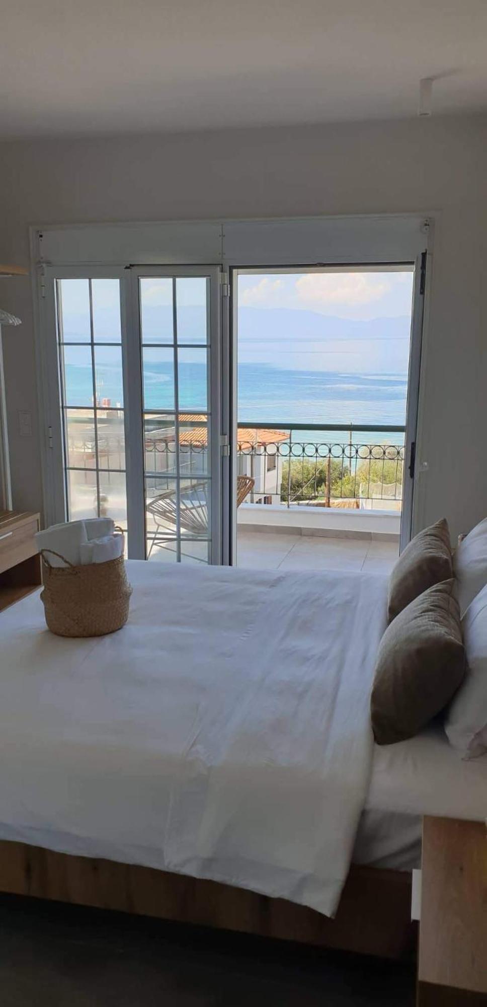 Villa Eleni Greece - Wonderful Sea View Studios Nea Roda Buitenkant foto